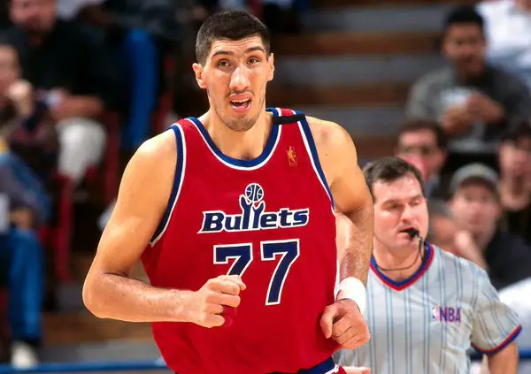 Who's the tallest basketball player in the world? Gheorghe Mureșan